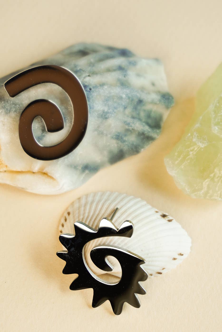 Caracol & Espiral Silver Stud Earrings - Image 3